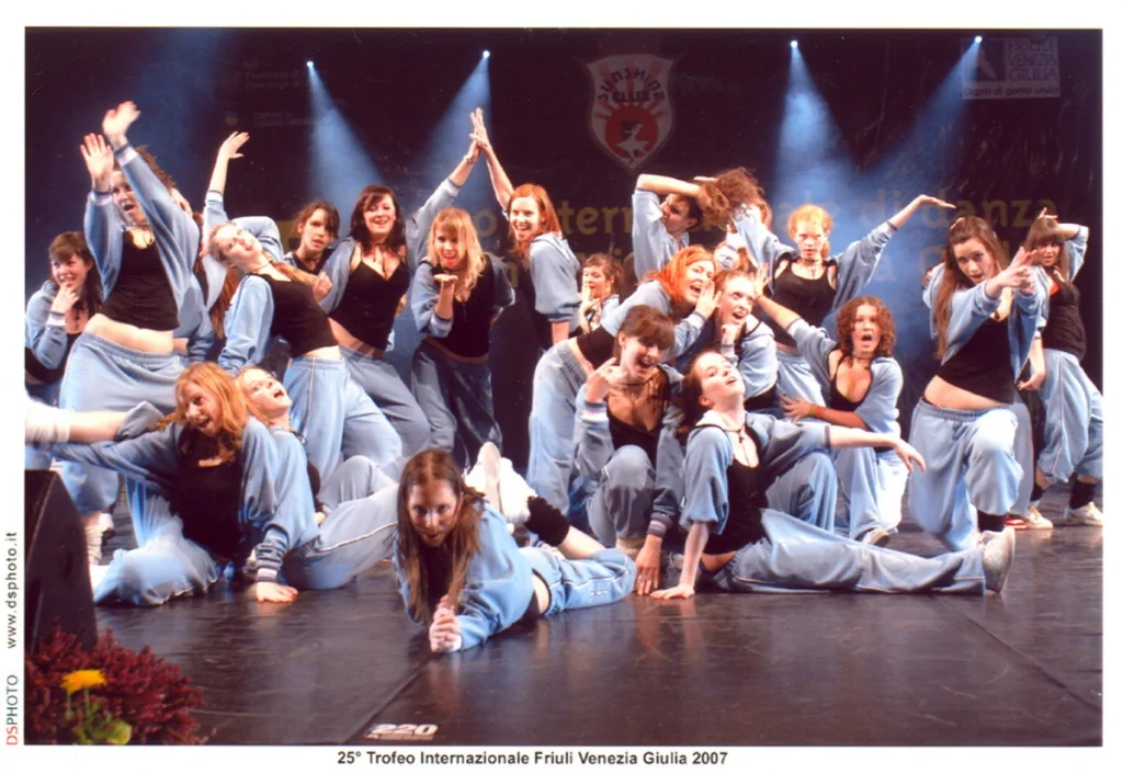 Plesna izobraževanja, tekme in nastopi